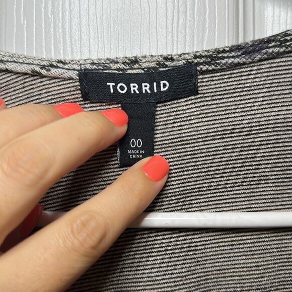 Torrid 00 Women’s‎ Black & Ivory Plaid Drape Jacket Size Medium - Picture 7 of 13